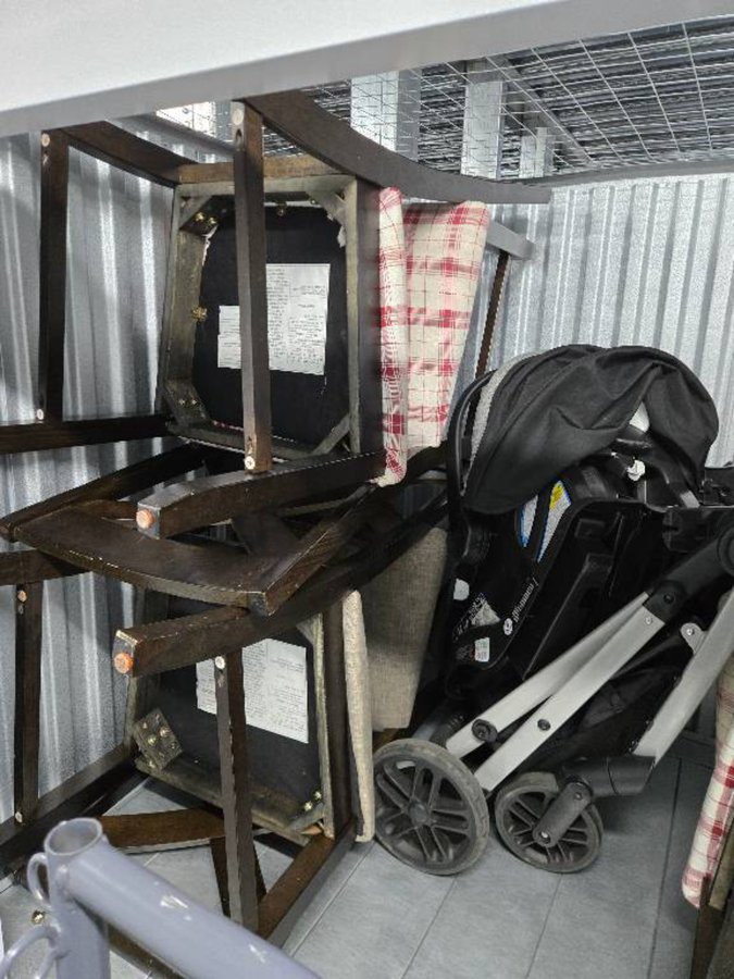 5 x 4 storage unit in Los Angeles, CA