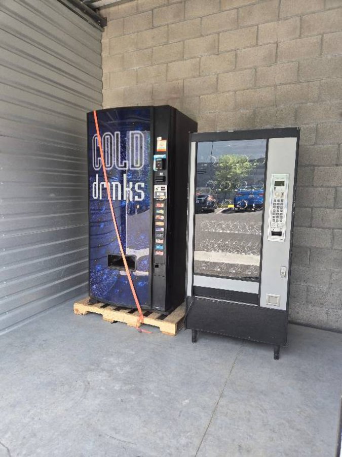10 x 10 storage unit in Los Angeles, CA