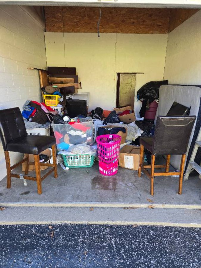 10 x 10 storage unit in Louisville, KY