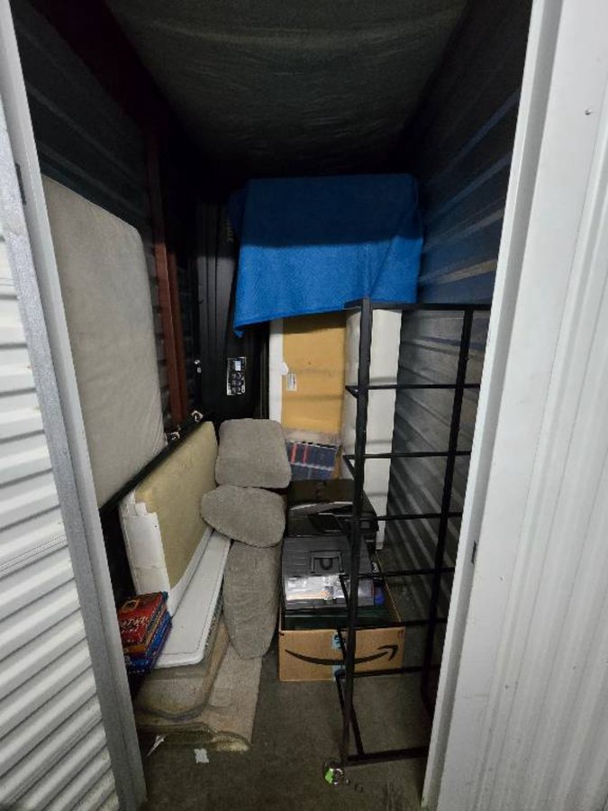 5 x 10 storage unit in Dallas, TX
