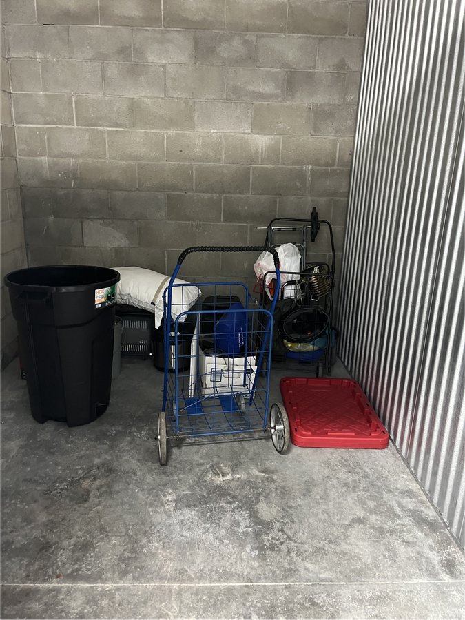 8 x 10 storage unit in Los Angeles, CA