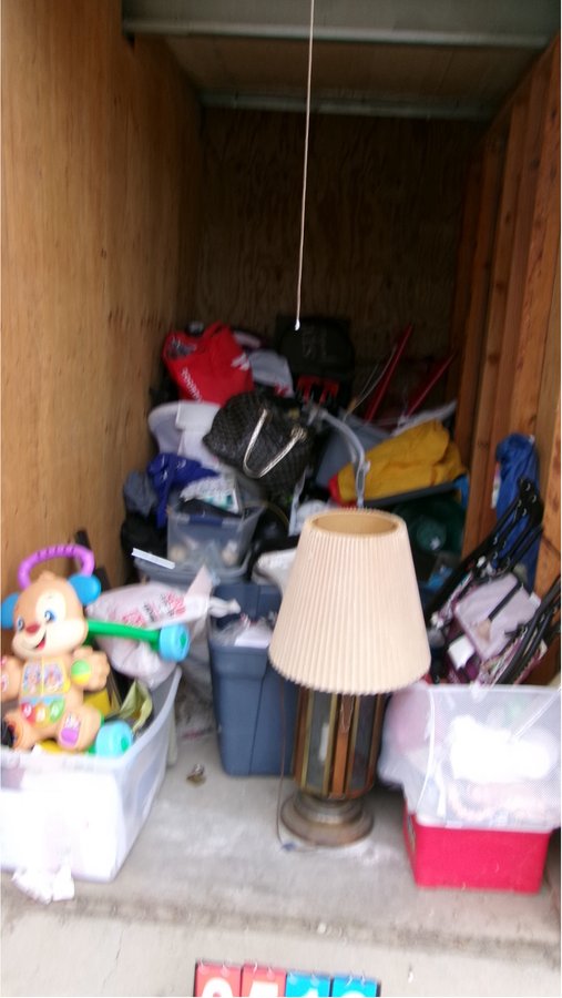 5 x 10 storage unit in Bakersfield, CA