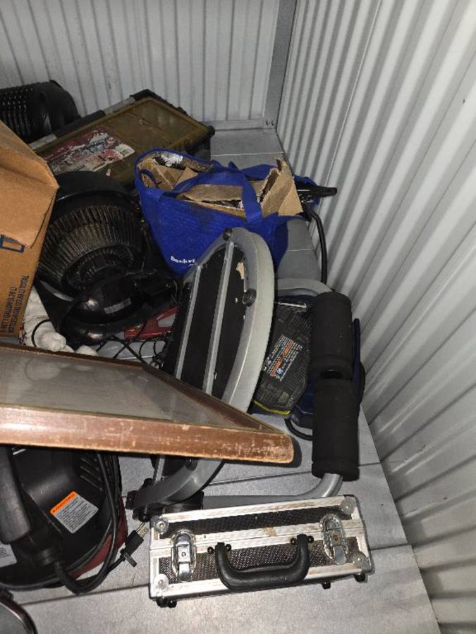 5 x 5 storage unit in Los Angeles, CA