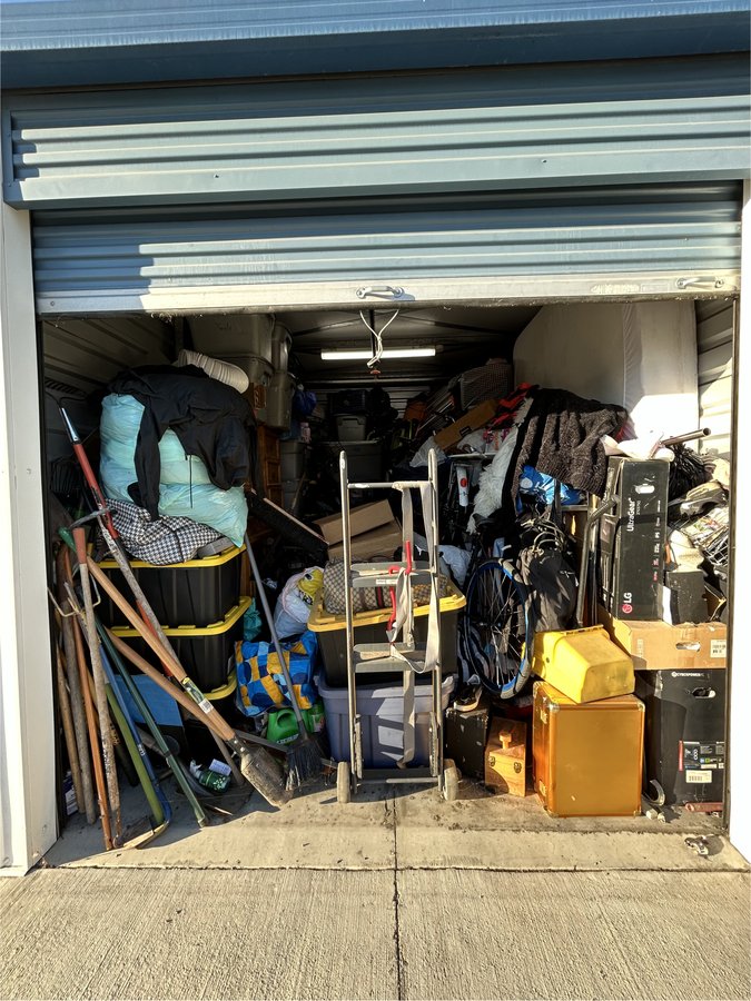 10 x 15 storage unit in Long Beach, CA