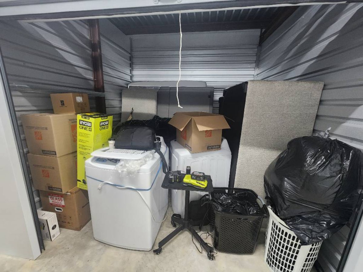 10 x 10 storage unit in Pflugerville, TX