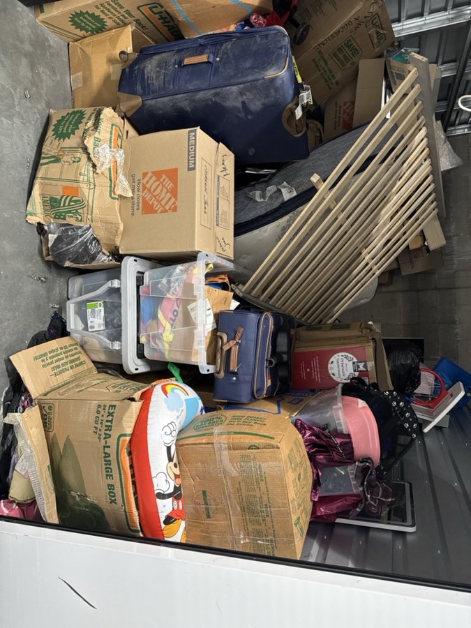 10 x 15 storage unit in Santa Fe Springs, CA