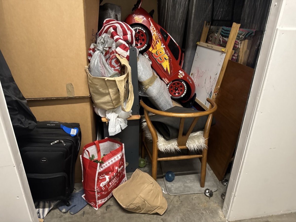 10 x 15 storage unit in Los Alamitos, CA