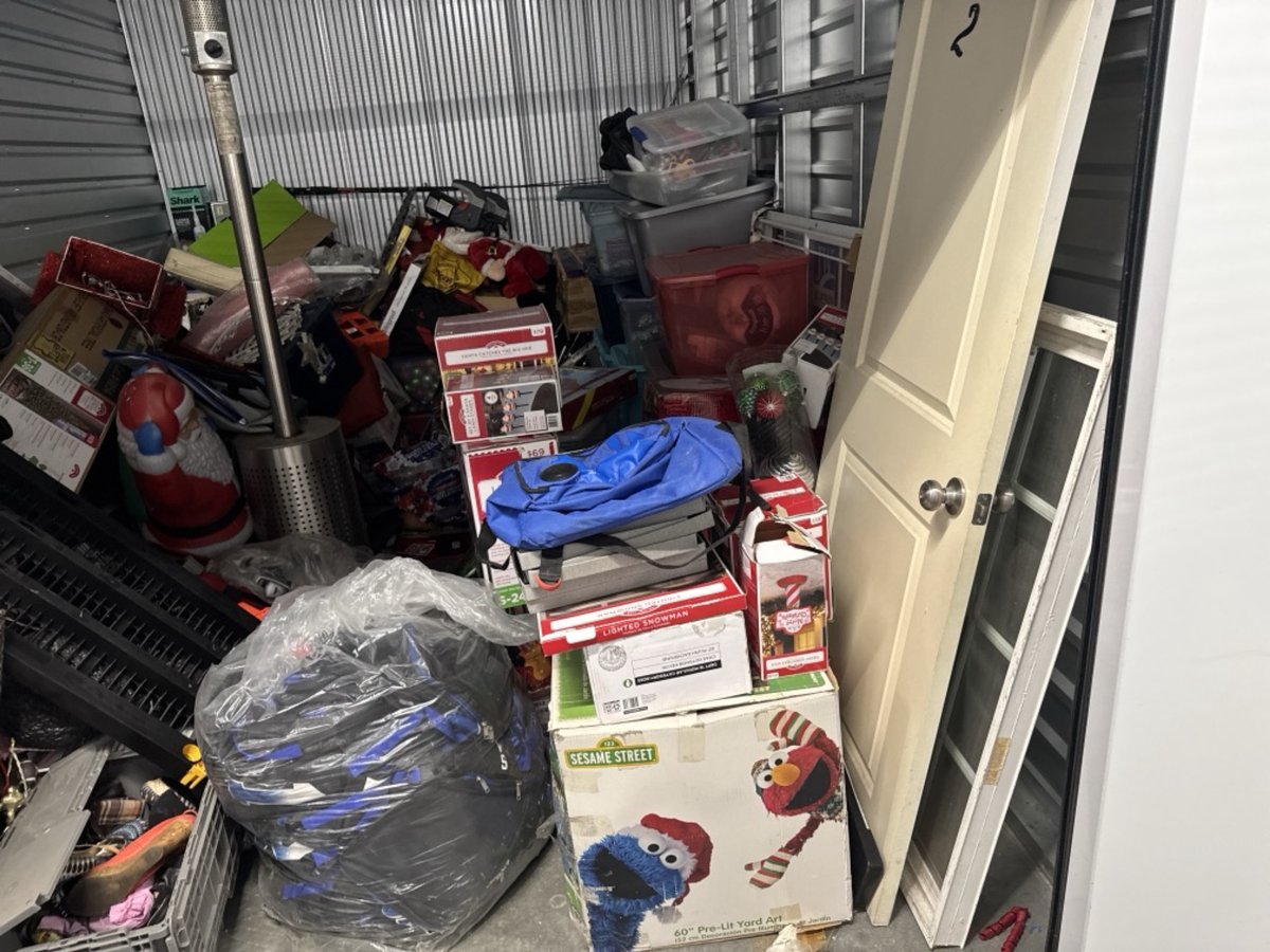 10 x 15 storage unit in Santa Fe Springs, CA
