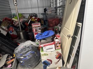 10 x 15 storage unit in Santa Fe Springs, CA