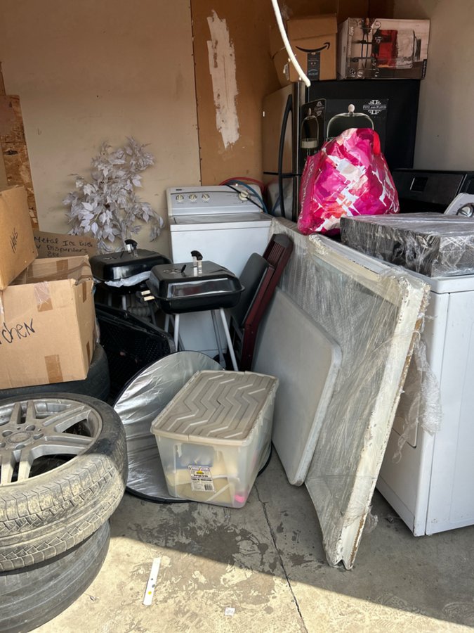 10 x 10 storage unit in Long Beach, CA