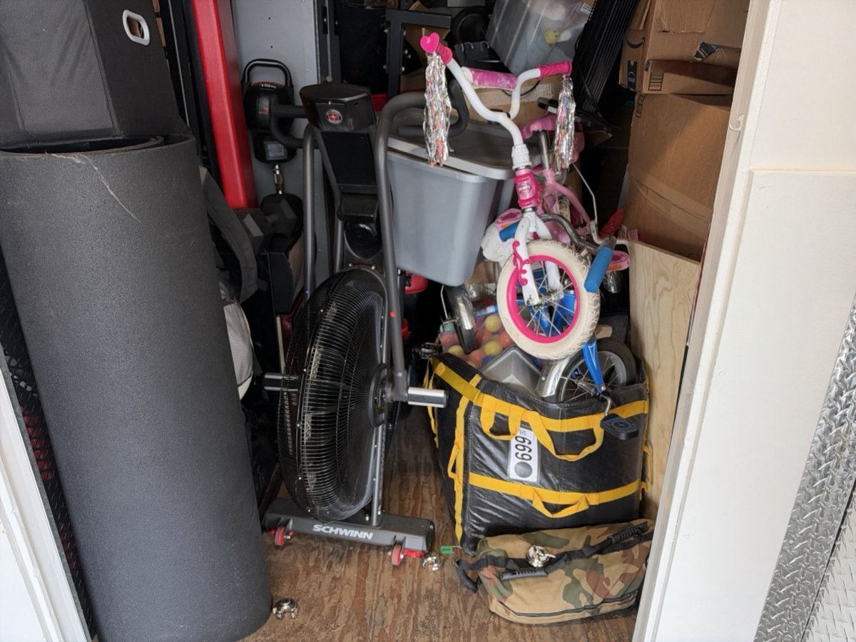 15 x 15 storage unit in Los Alamitos, CA