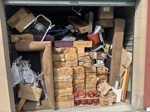 10 x 25 storage unit in Hawaiian Gardens, CA
