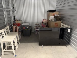 10 x 10 storage unit in Santa Fe Springs, CA