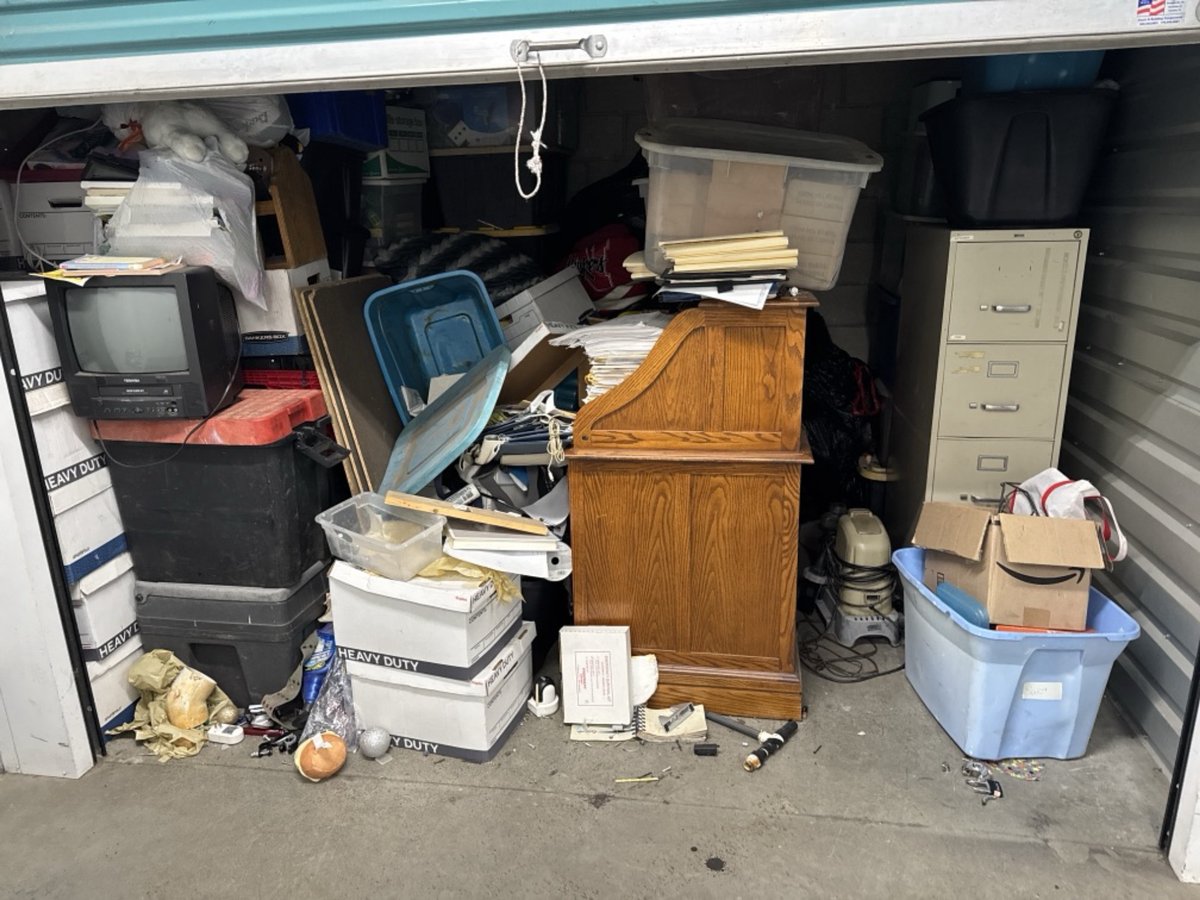 10 x 15 storage unit in Hawaiian Gardens, CA