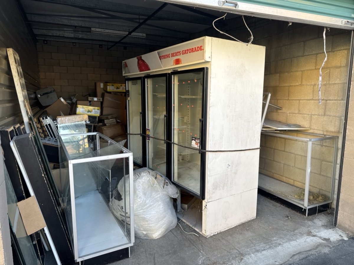 10 x 25 storage unit in Hawaiian Gardens, CA