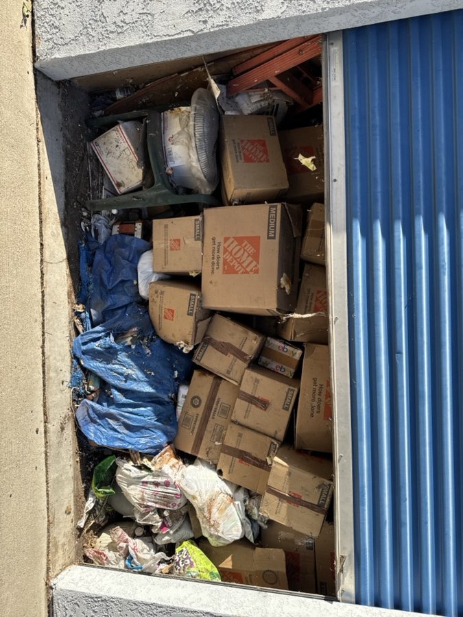10 x 20 storage unit in Cypress, CA