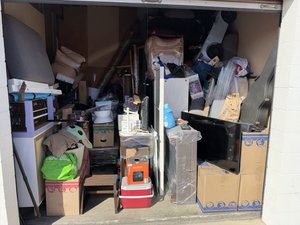 10 x 10 storage unit in Long Beach, CA