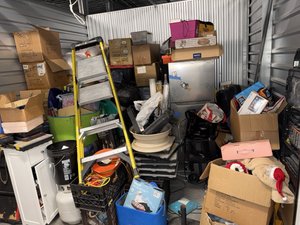 10 x 10 storage unit in Cypress, CA
