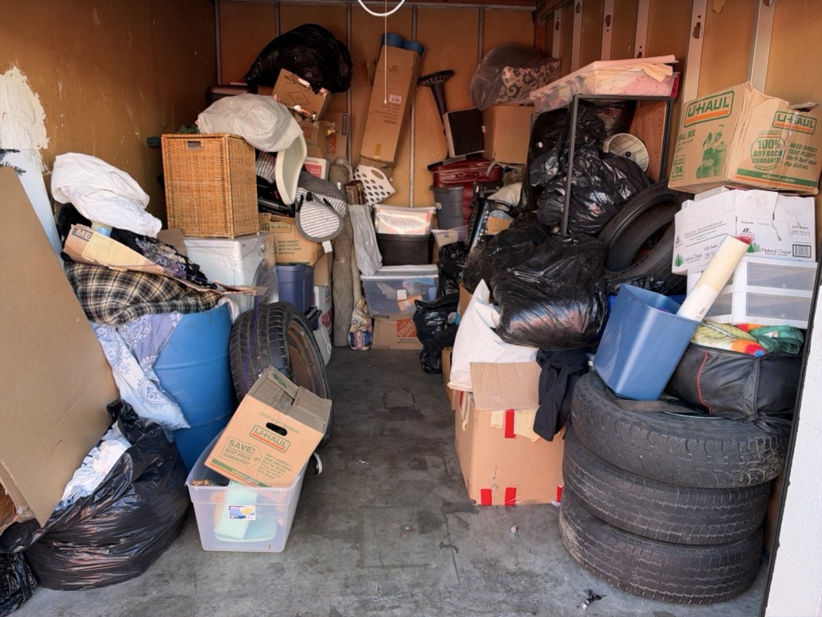 10 x 15 storage unit in Long Beach, CA