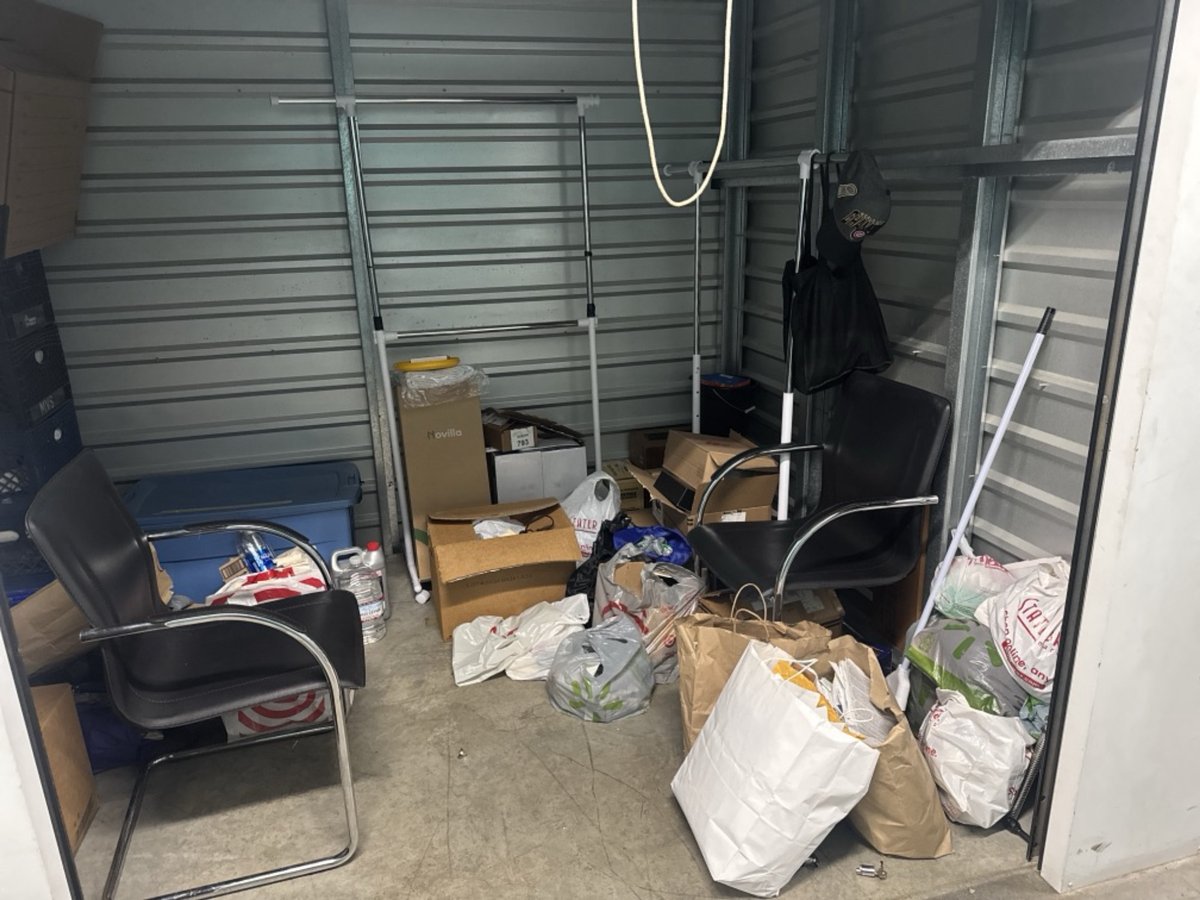 7 x 10 storage unit in Hawaiian Gardens, CA