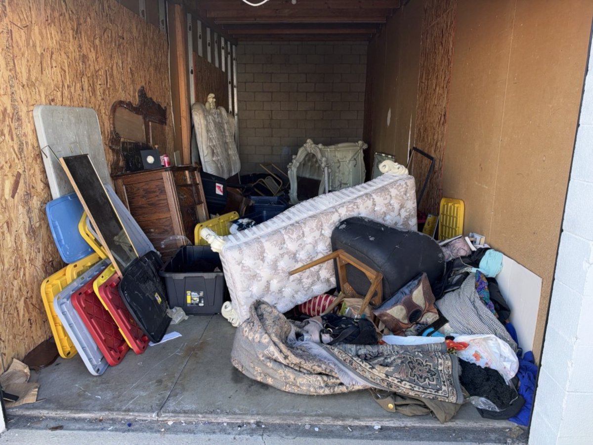 10 x 30 storage unit in Long Beach, CA