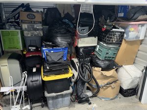 7 x 10 storage unit in Hawaiian Gardens, CA