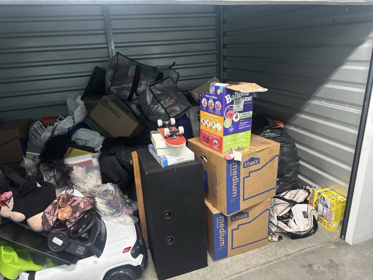 7 x 10 storage unit in Hawaiian Gardens, CA