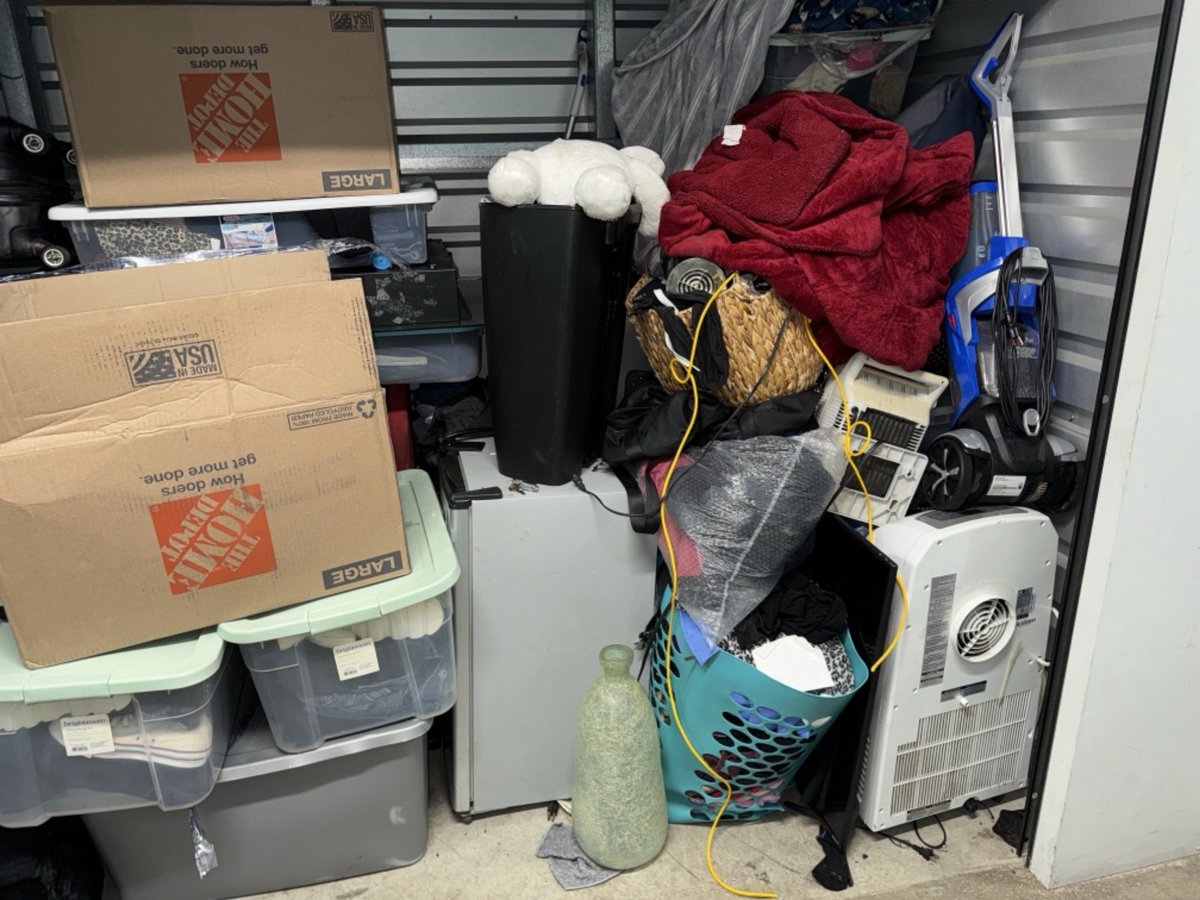 10 x 5 storage unit in Hawaiian Gardens, CA