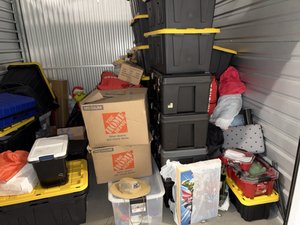 10 x 10 storage unit in Cypress, CA