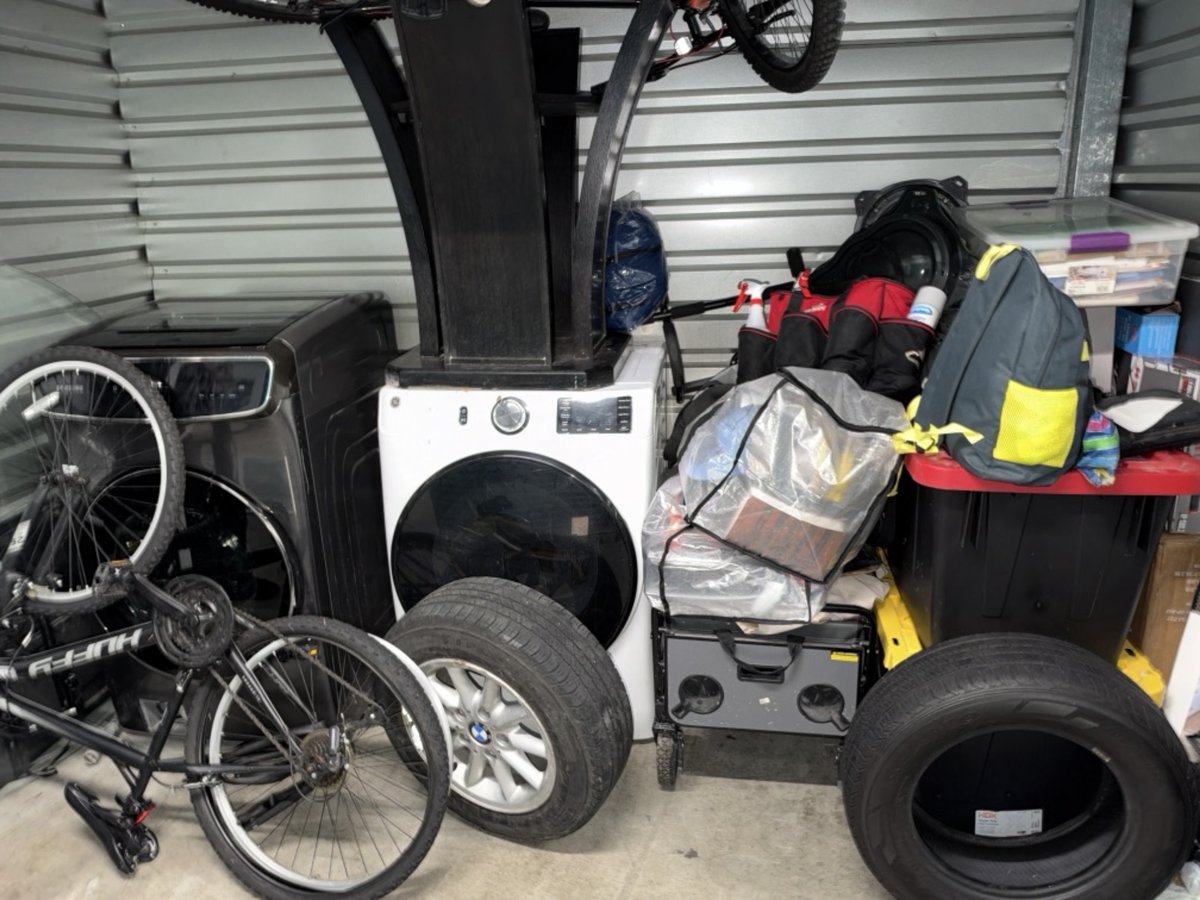 10 x 5 storage unit in Hawaiian Gardens, CA