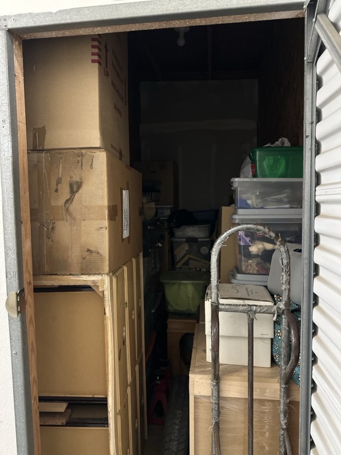 5 x 10 storage unit in Cypress, CA