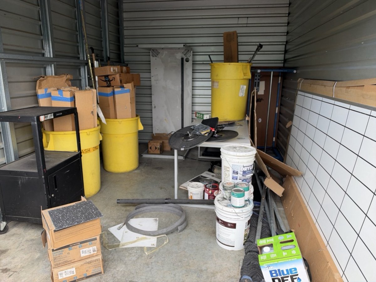 10 x 15 storage unit in Hawaiian Gardens, CA