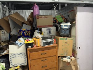 10 x 10 storage unit in Cypress, CA