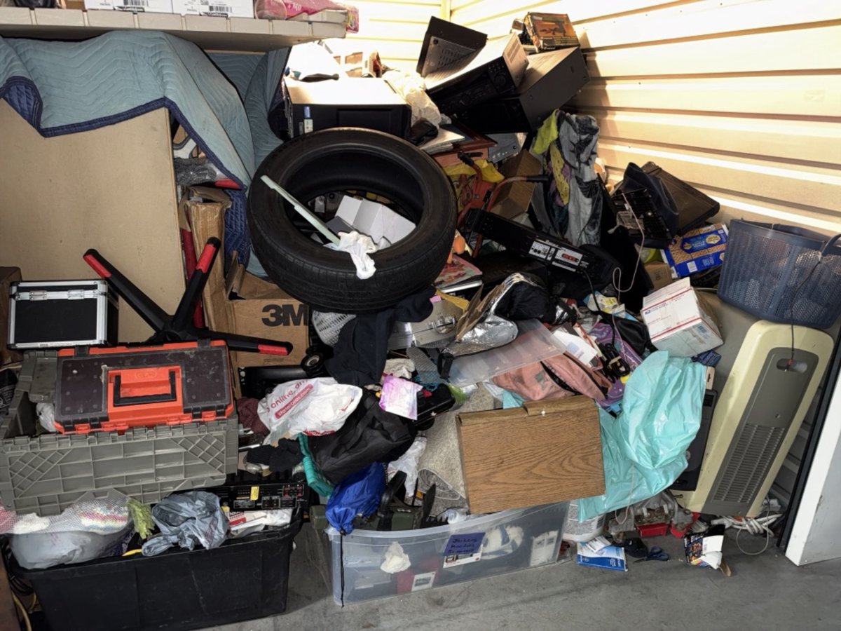 10 x 15 storage unit in Hawaiian Gardens, CA