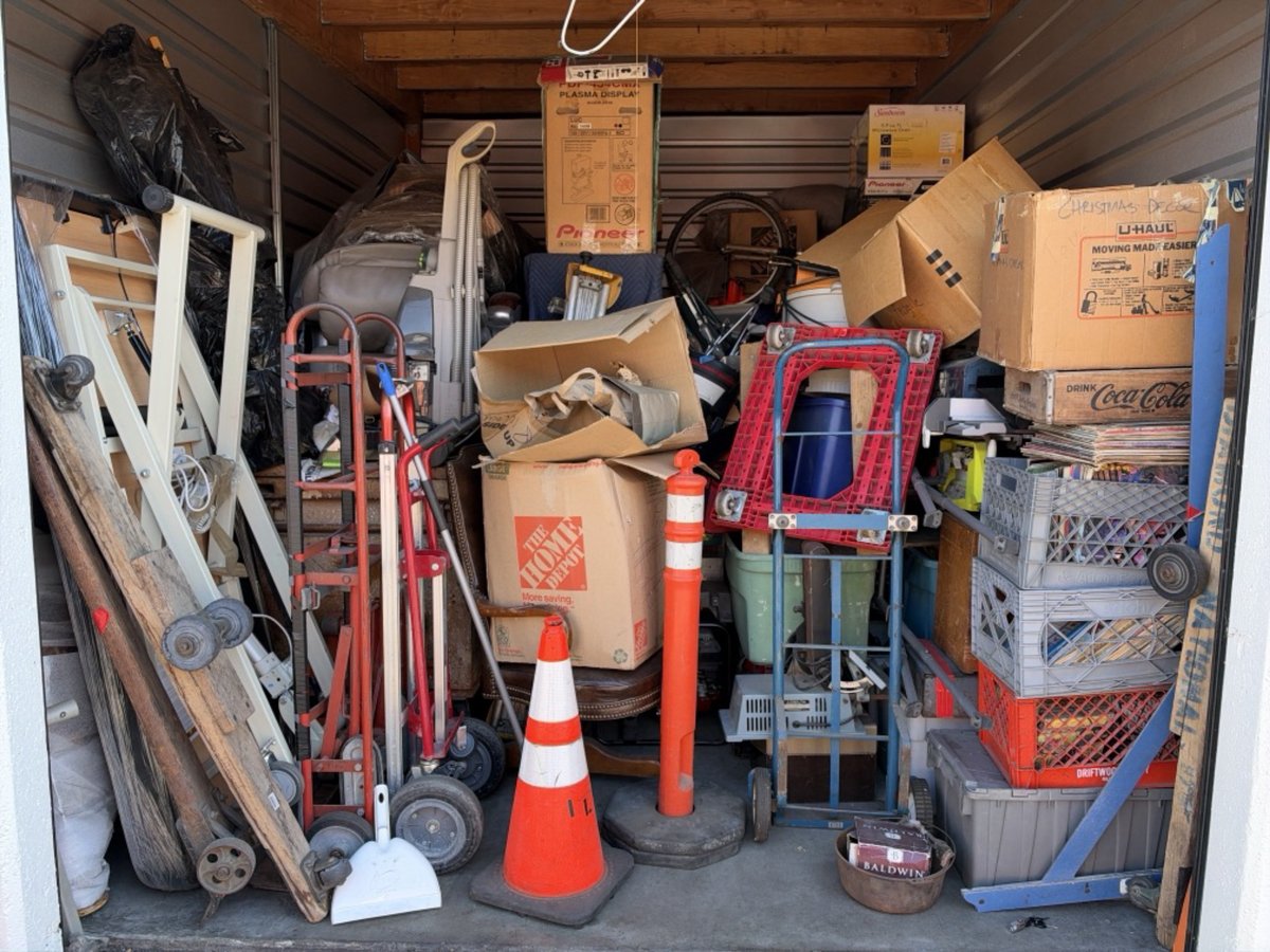 10 x 15 storage unit in Fullerton, CA