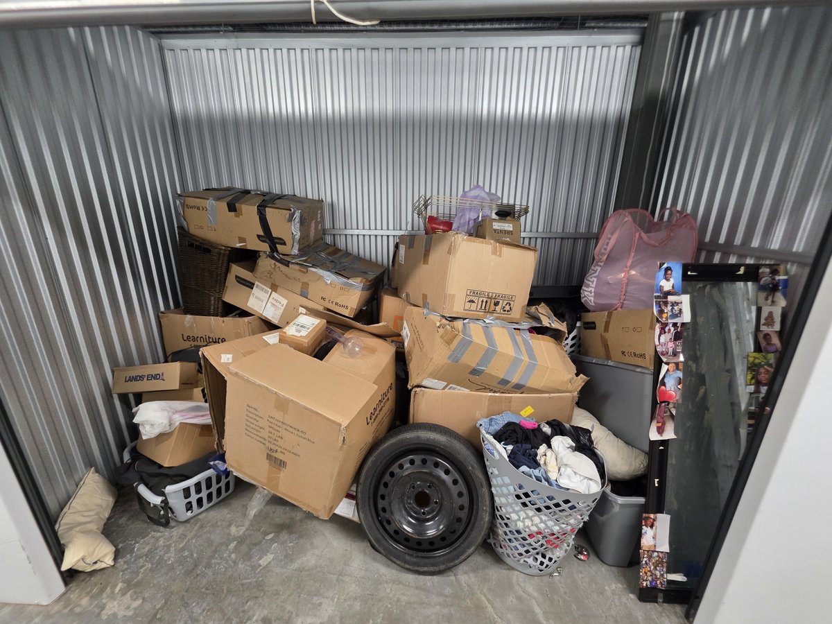 10 x 5 storage unit in Miami Gardens, FL