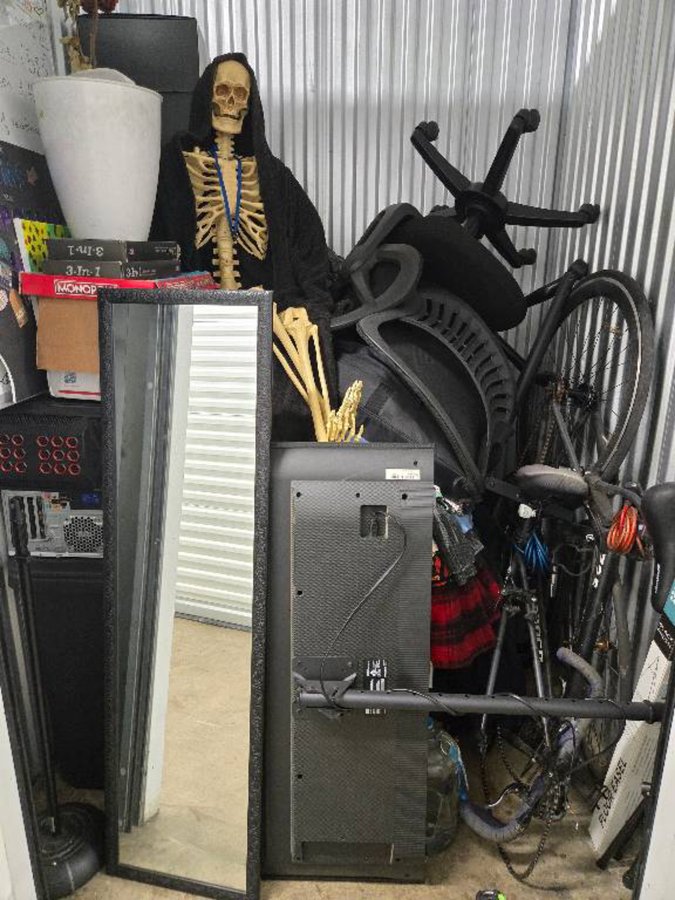 5 x 5 storage unit in Los Angeles, CA