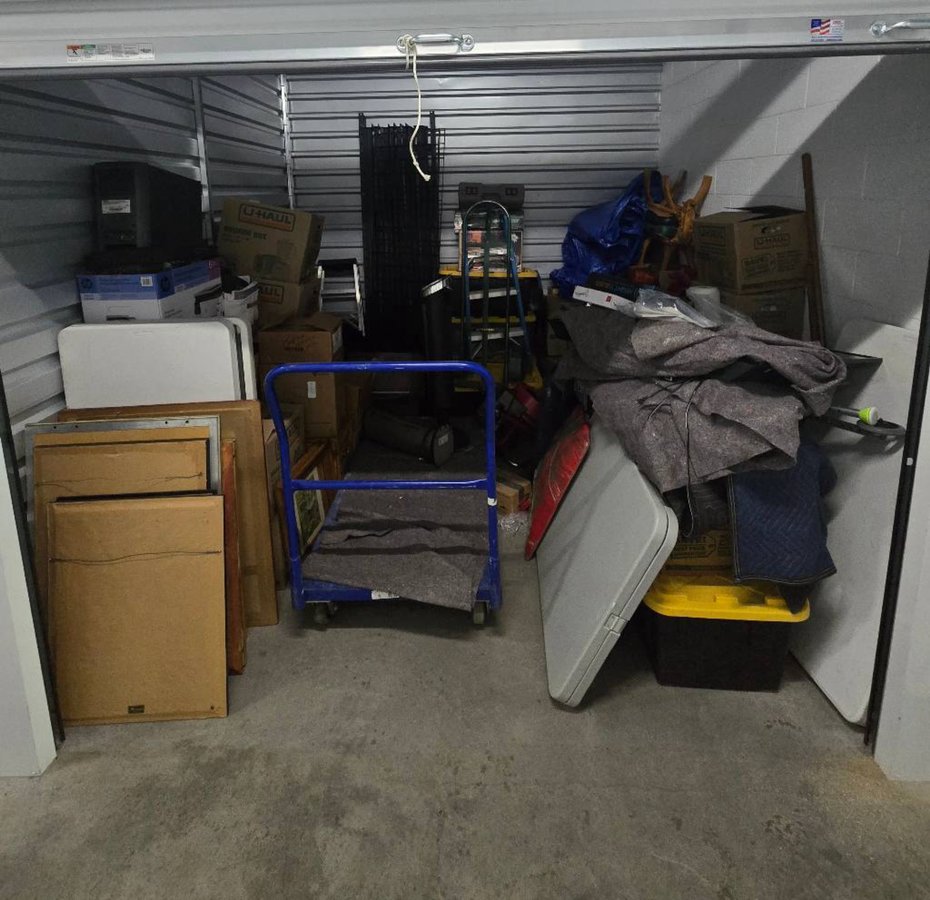 10 x 10 storage unit in Aurora, CO