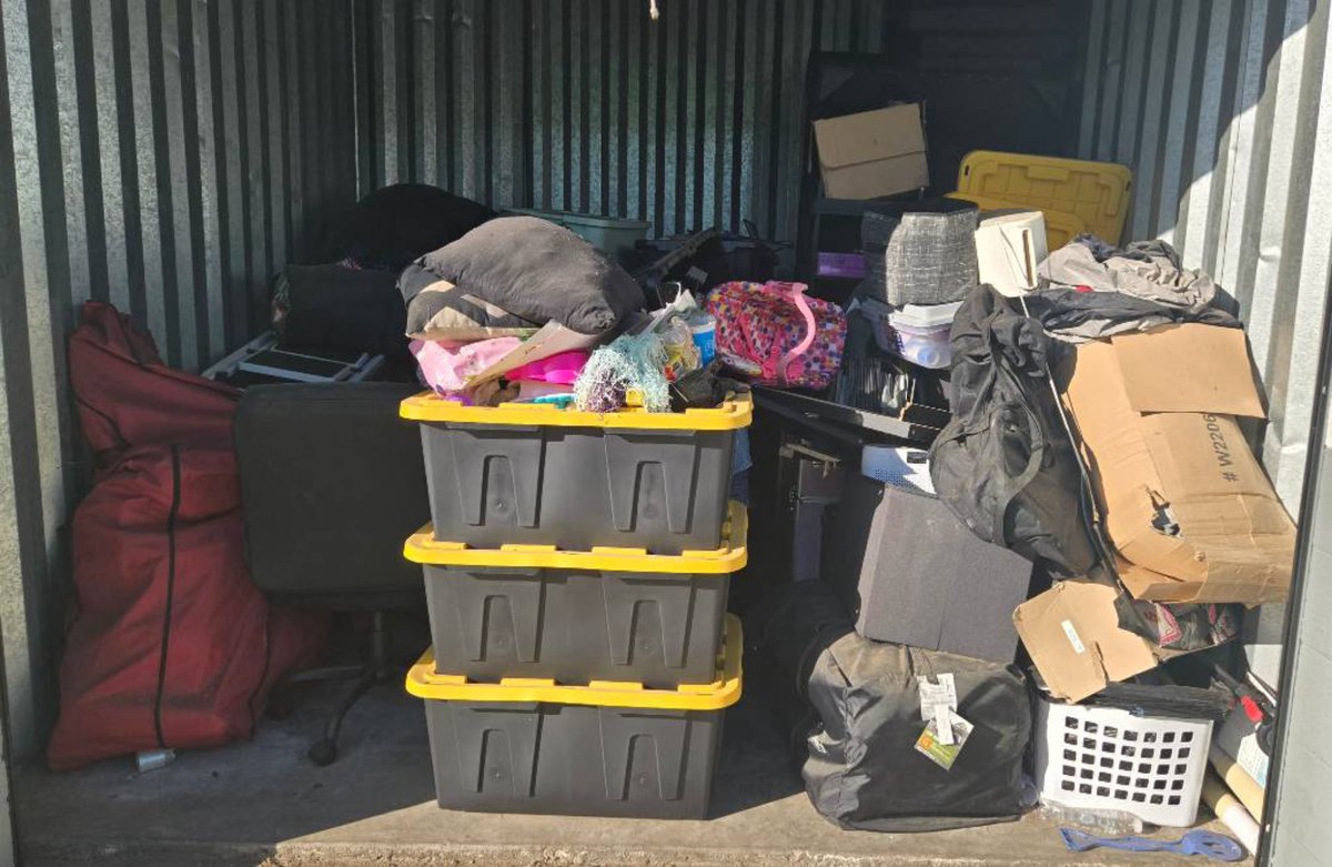 10 x 10 storage unit in Fontana, CA