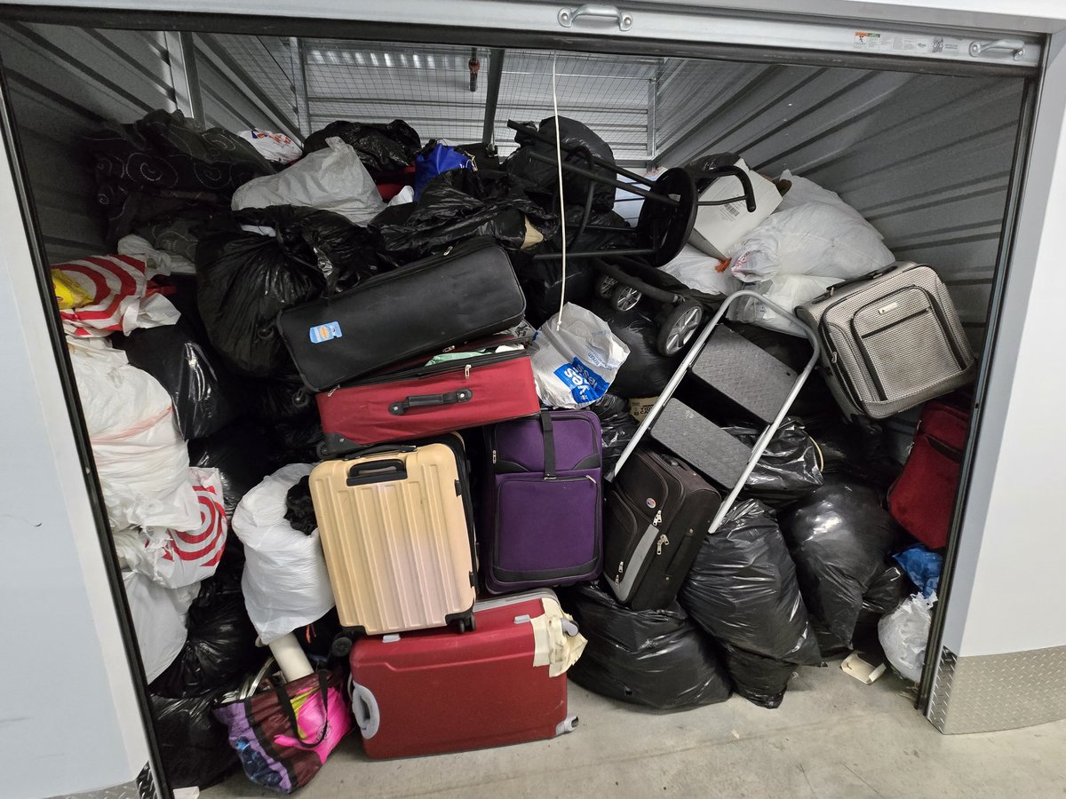 10 x 10 storage unit in Van Nuys, CA