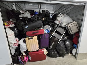 10 x 10 storage unit in Van Nuys, CA