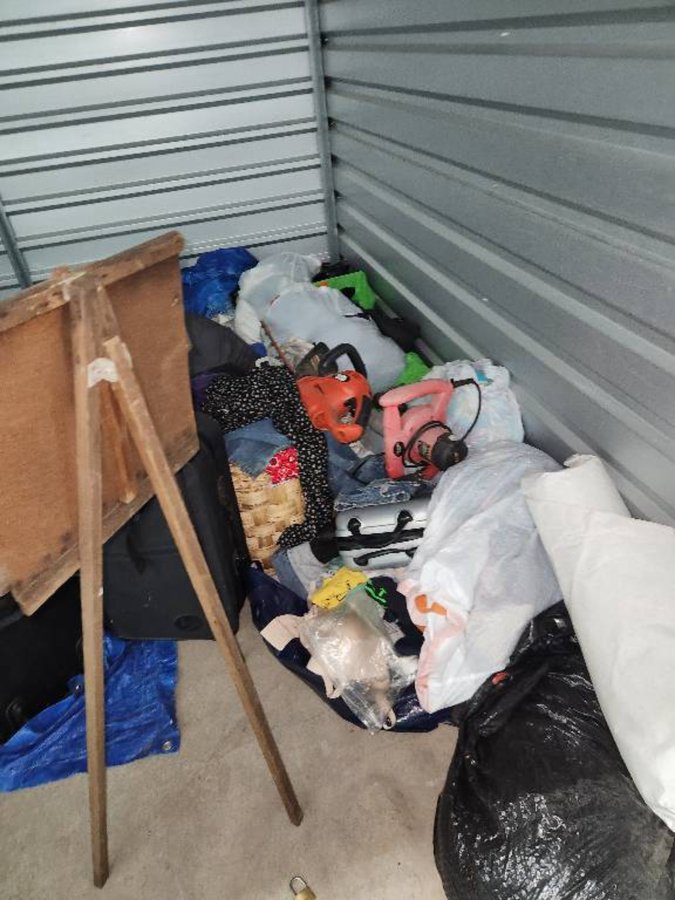 10 x 10 storage unit in Sacramento, CA