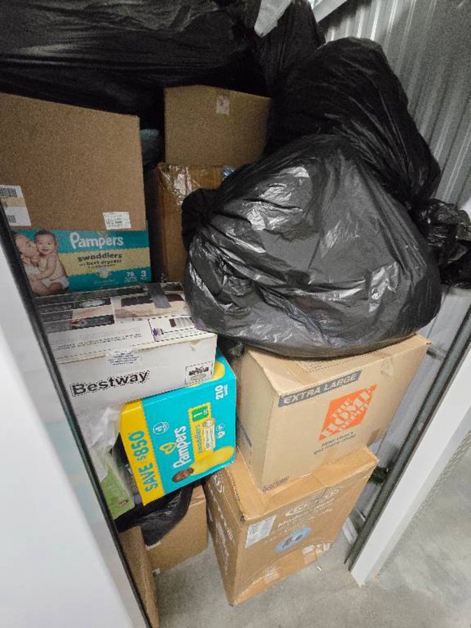 5 x 5 storage unit in Los Angeles, CA