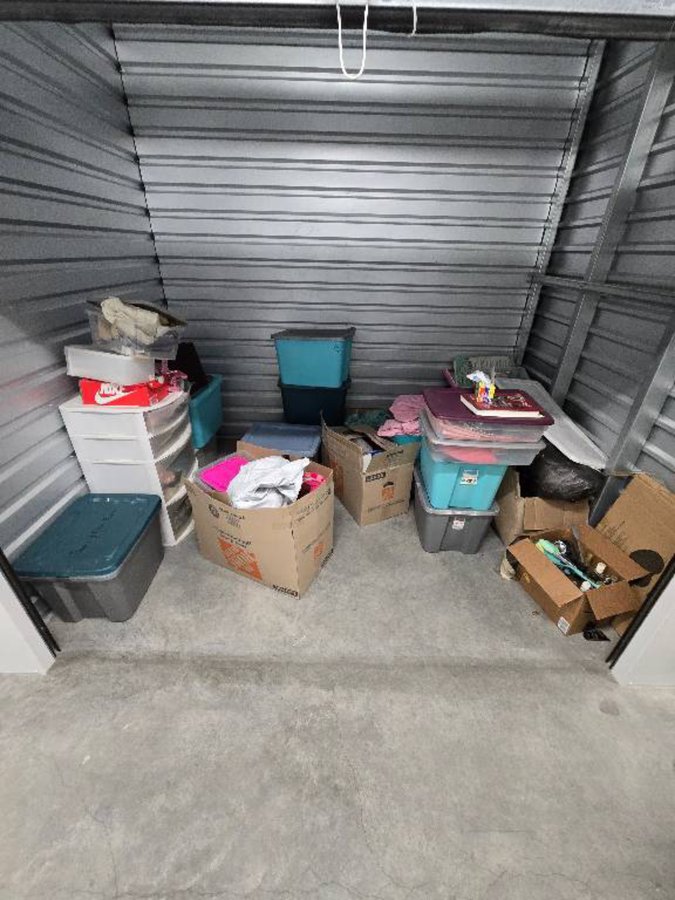 10 x 7 storage unit in Los Angeles, CA
