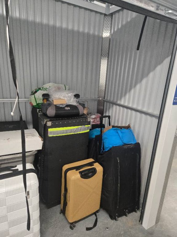 5 x 10 storage unit in Los Angeles, CA