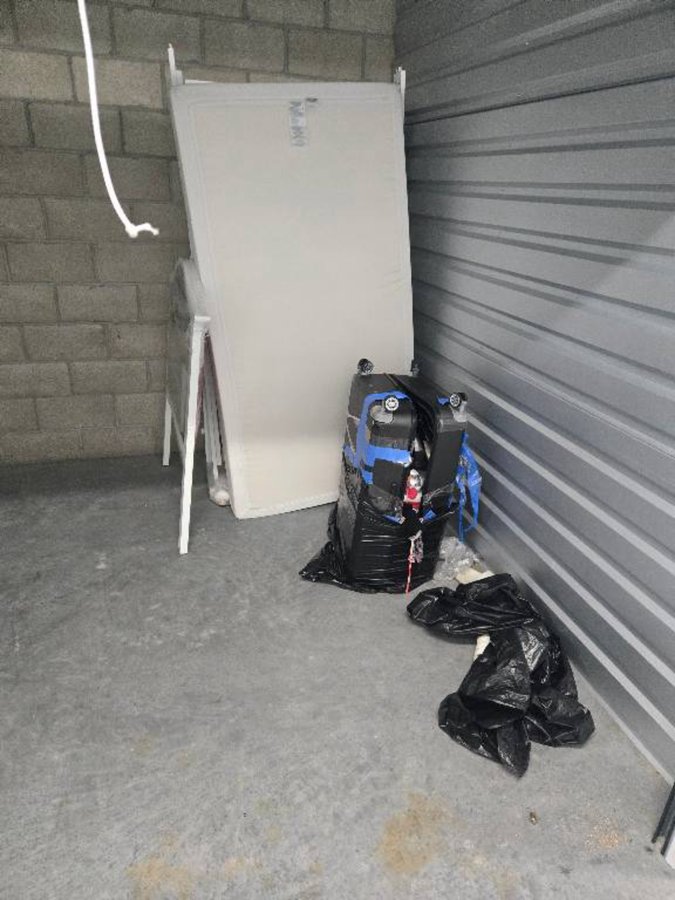 10 x 10 storage unit in Los Angeles, CA