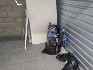 10 x 10 storage unit in Los Angeles, CA