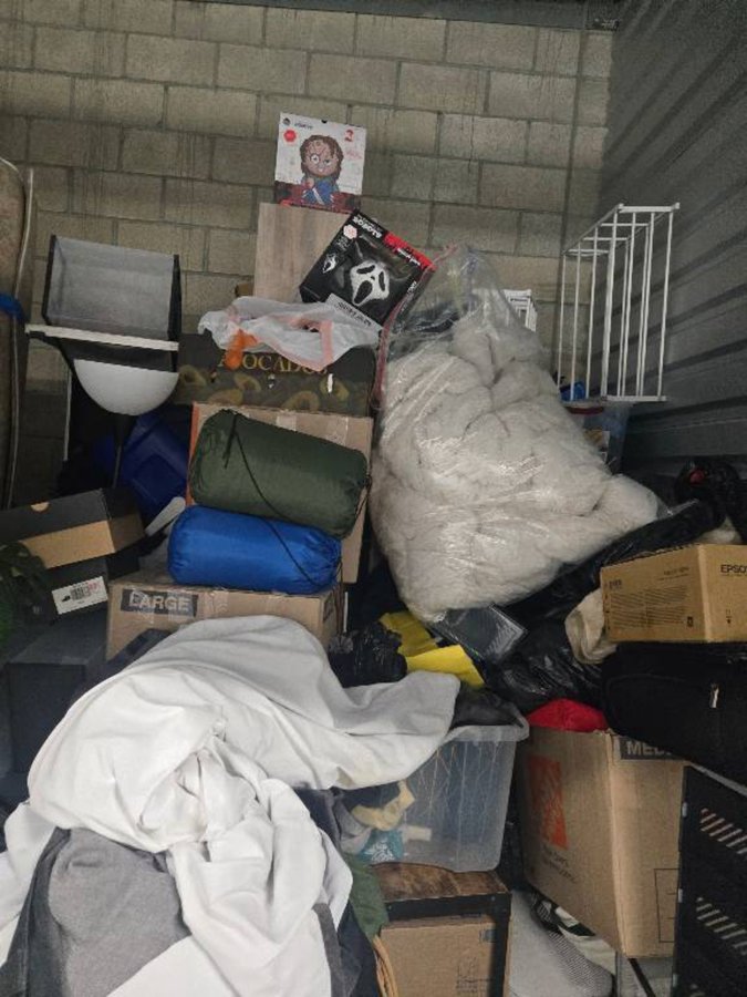 10 x 10 storage unit in Los Angeles, CA