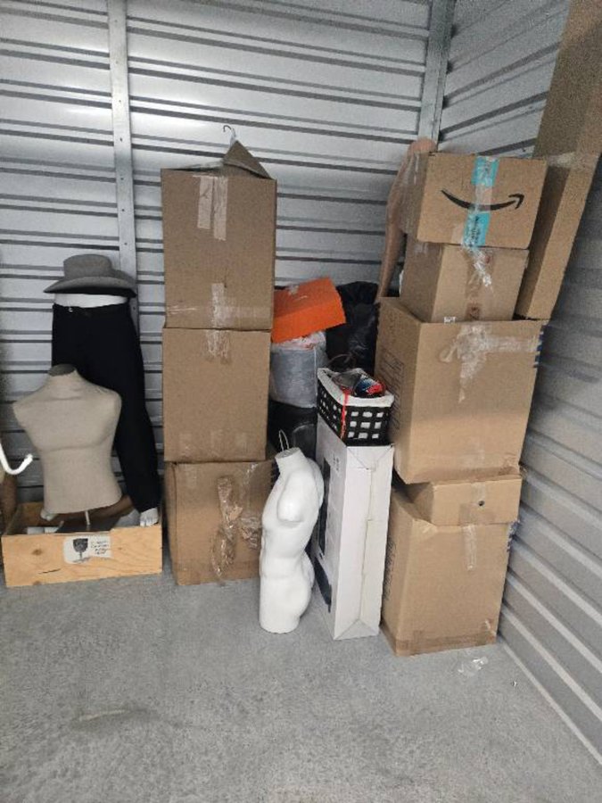 10 x 7 storage unit in Los Angeles, CA