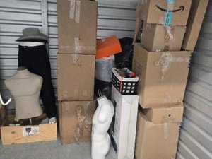 10 x 7 storage unit in Los Angeles, CA